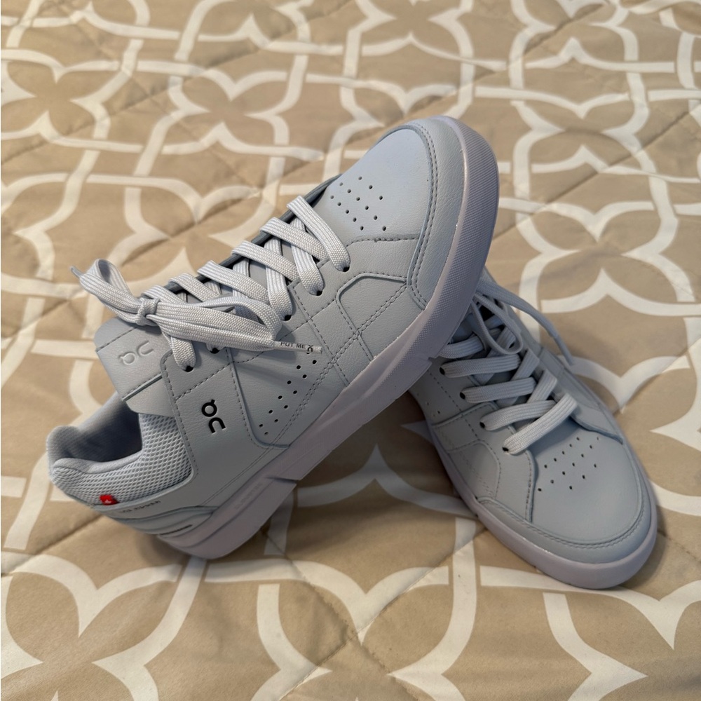 NEW On Running Women’s Light Gray Athletic Shoes, Size 8 - Picture 2 of 5
